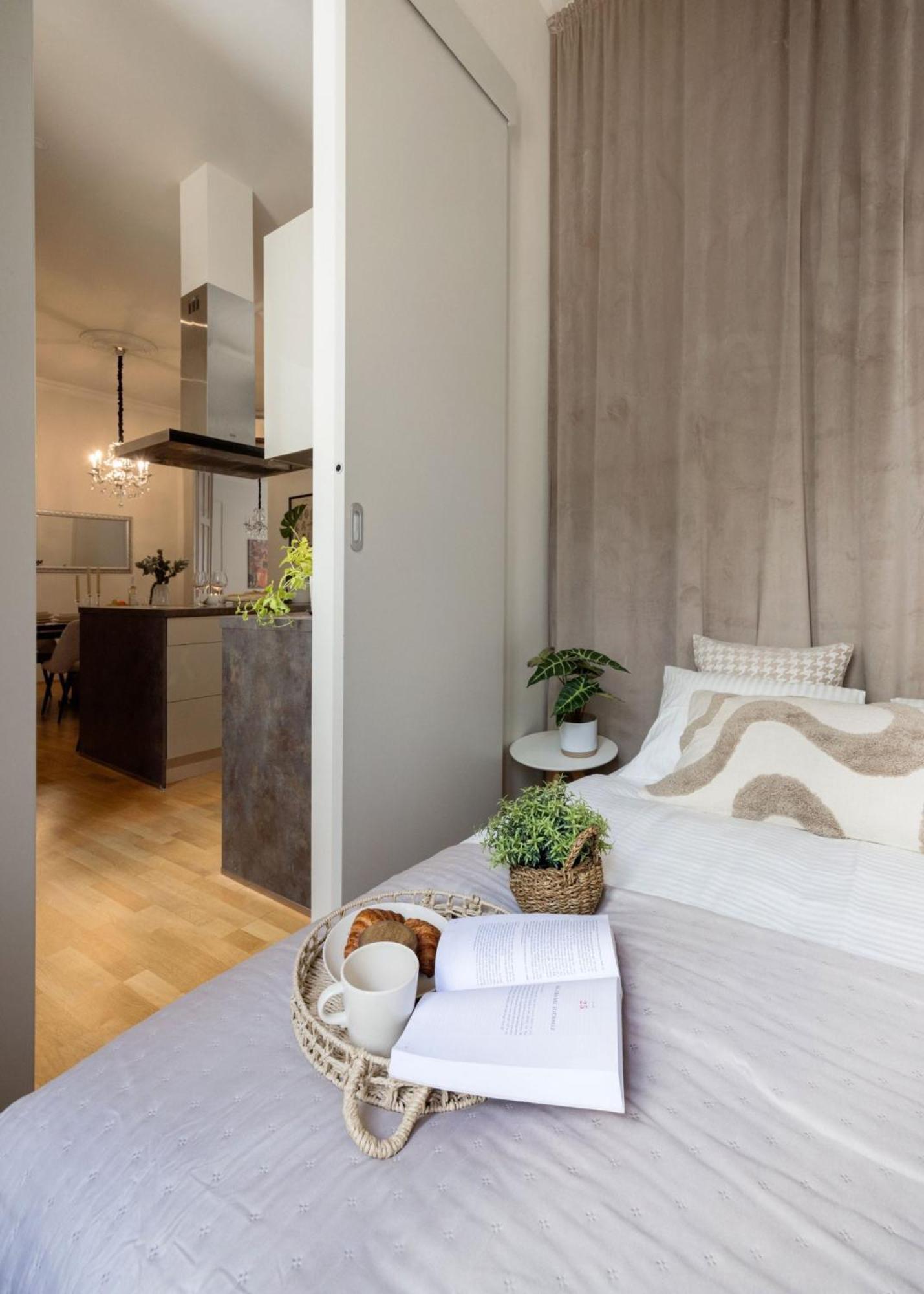 Timeless Elegant Apartment By Opera House Budapeste Exterior foto