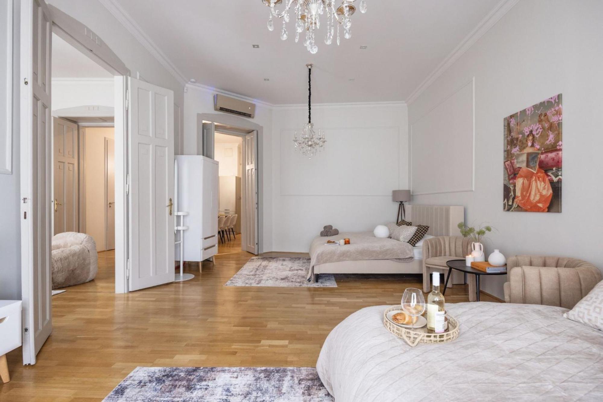 Timeless Elegant Apartment By Opera House Budapeste Exterior foto